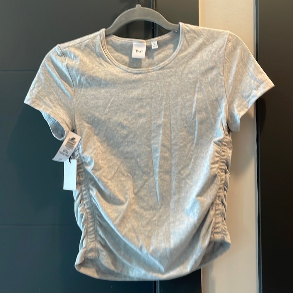 Aritzia Tna Chill Malibu Short Sleeved Tee in Heather Grey (Medium)